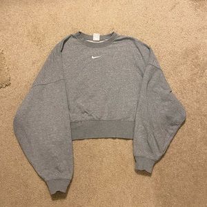 Nike Sportswear Collection Essentials
Women's Oversized Fleece Crew Sweatshirt